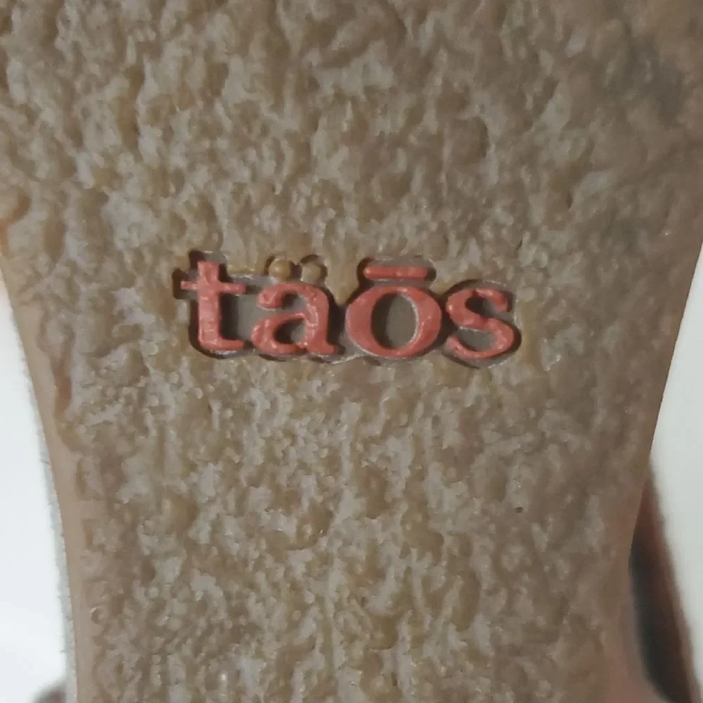 Taos Footwear Festival Snakeskin Taupe Leather Wedge Sandals Women's Size EU 39
